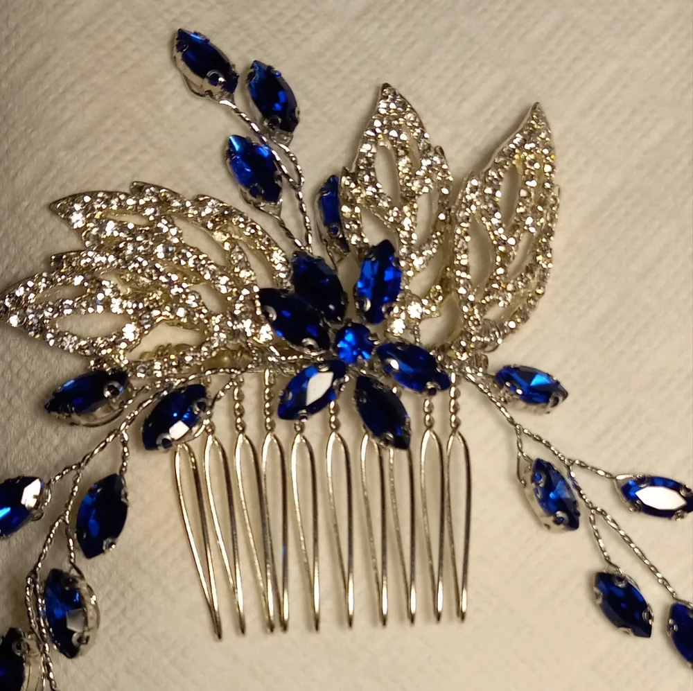 Beautiful Blue Hair Comb - Picture 5 of 16